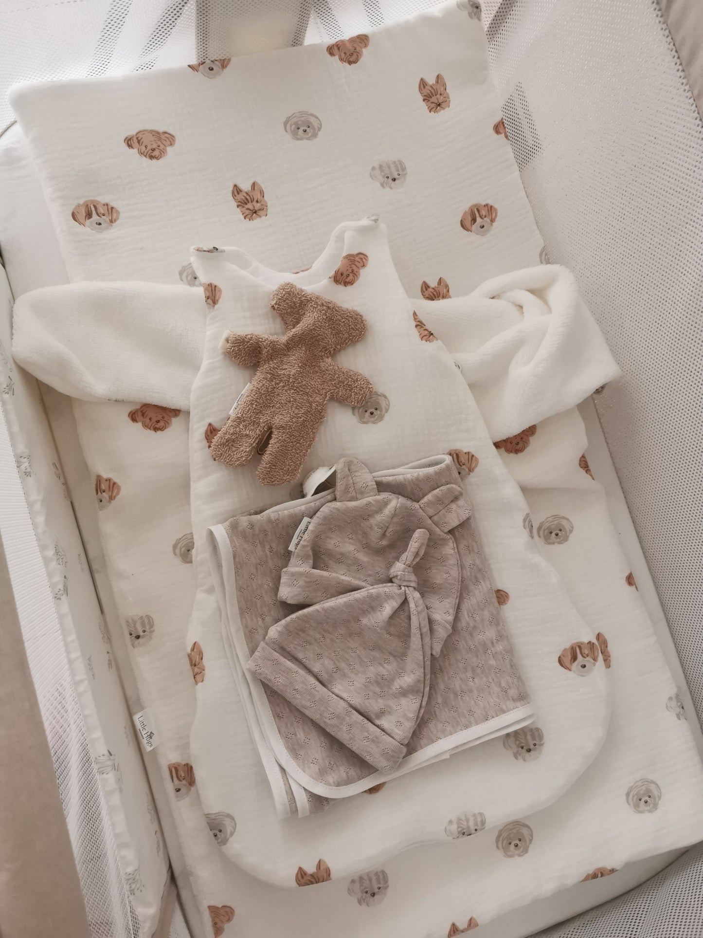 Set aus 2 Neugeborenen-Mützen – Baumwoll-Lochstrick Jersey,