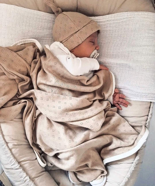 Babydecke aus Lochstrick ideal für den Sommer