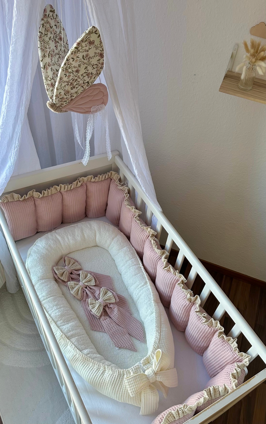 Bettumrandung aus Waffelpiqué