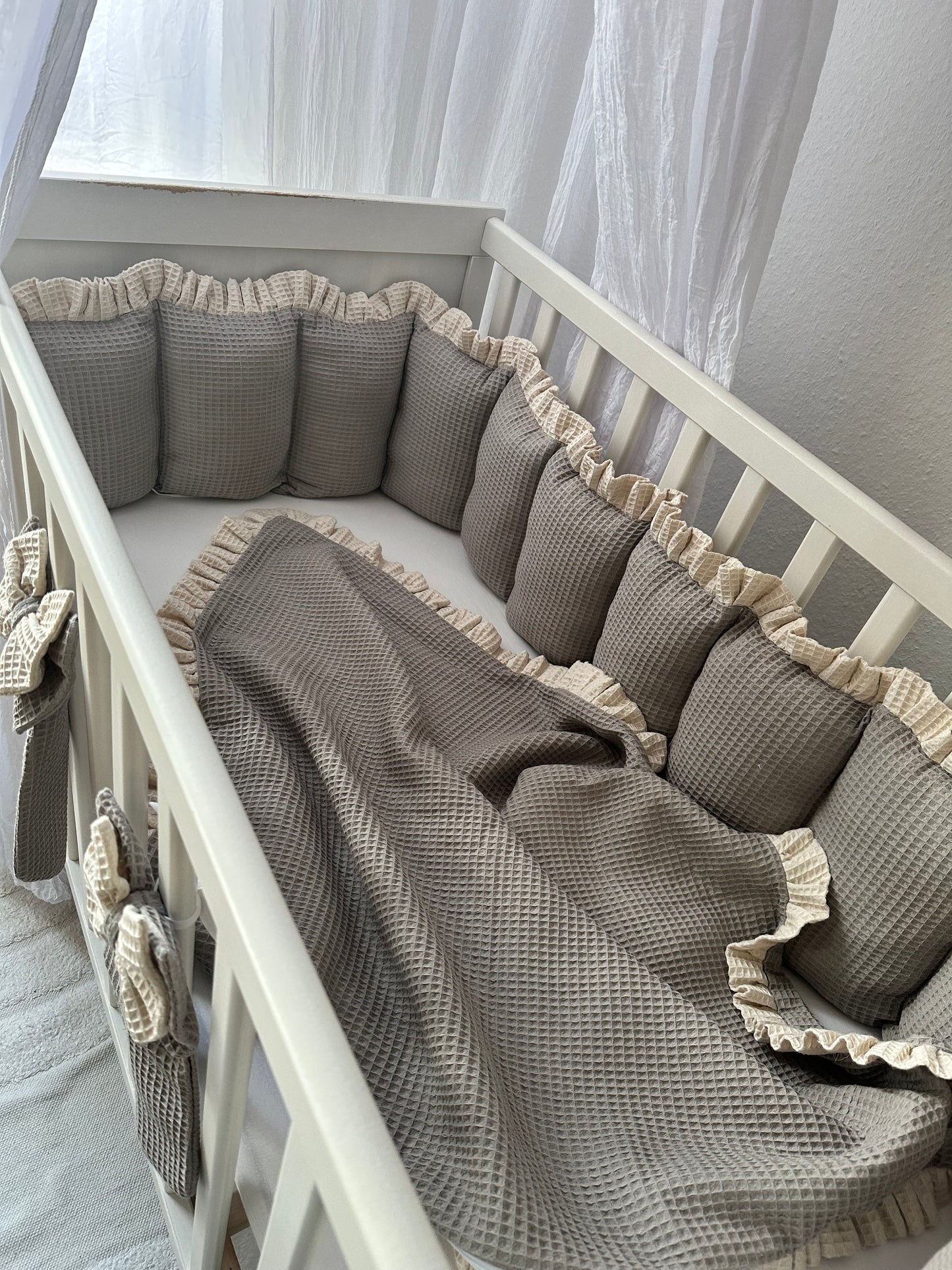 Bettumrandung aus Waffelpiqué Nestchen